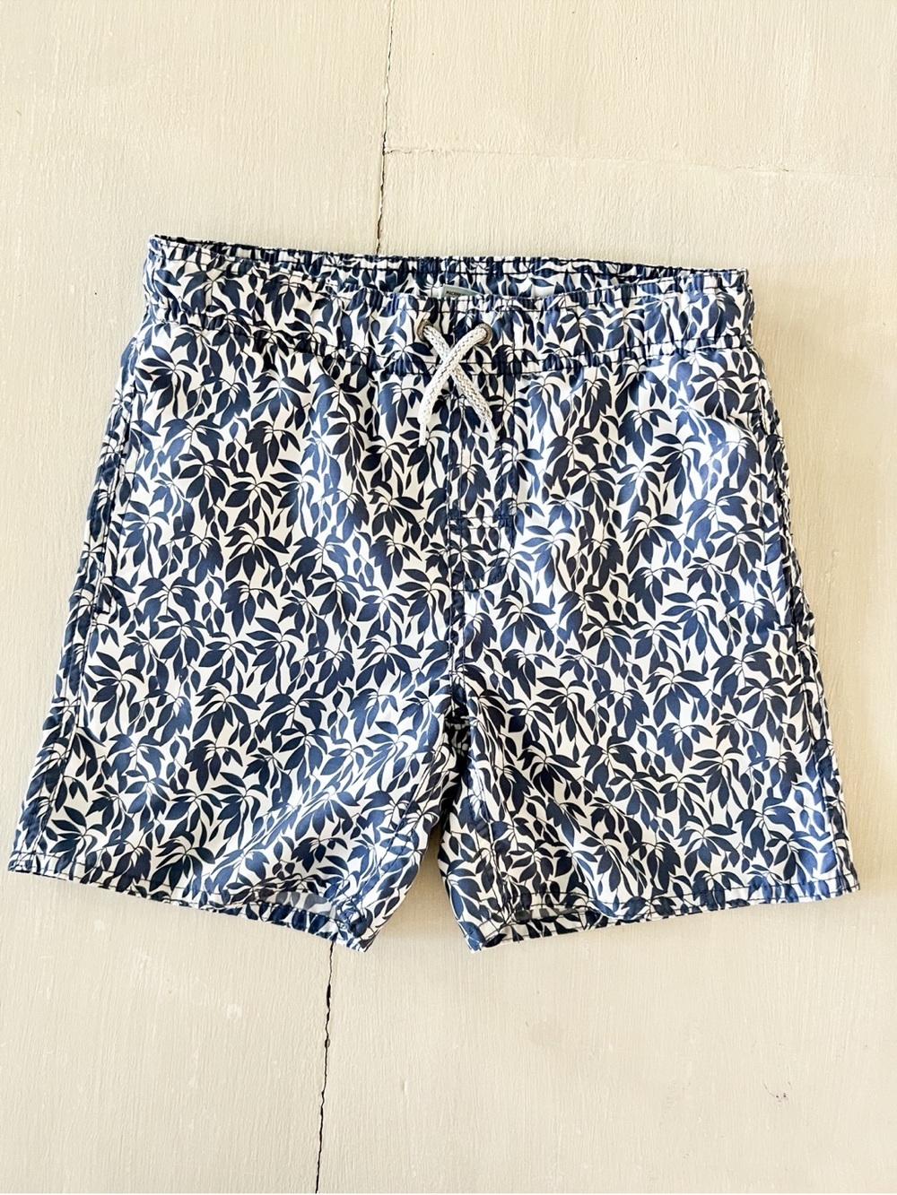 Class Club Boy Swim suit trunks/board shorts blue & white tropical print size 8